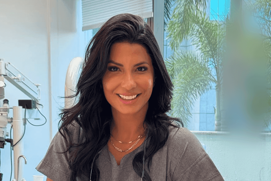 Dra. Ioanna Magoulas na clínica Magoulas Odontologia Especializada